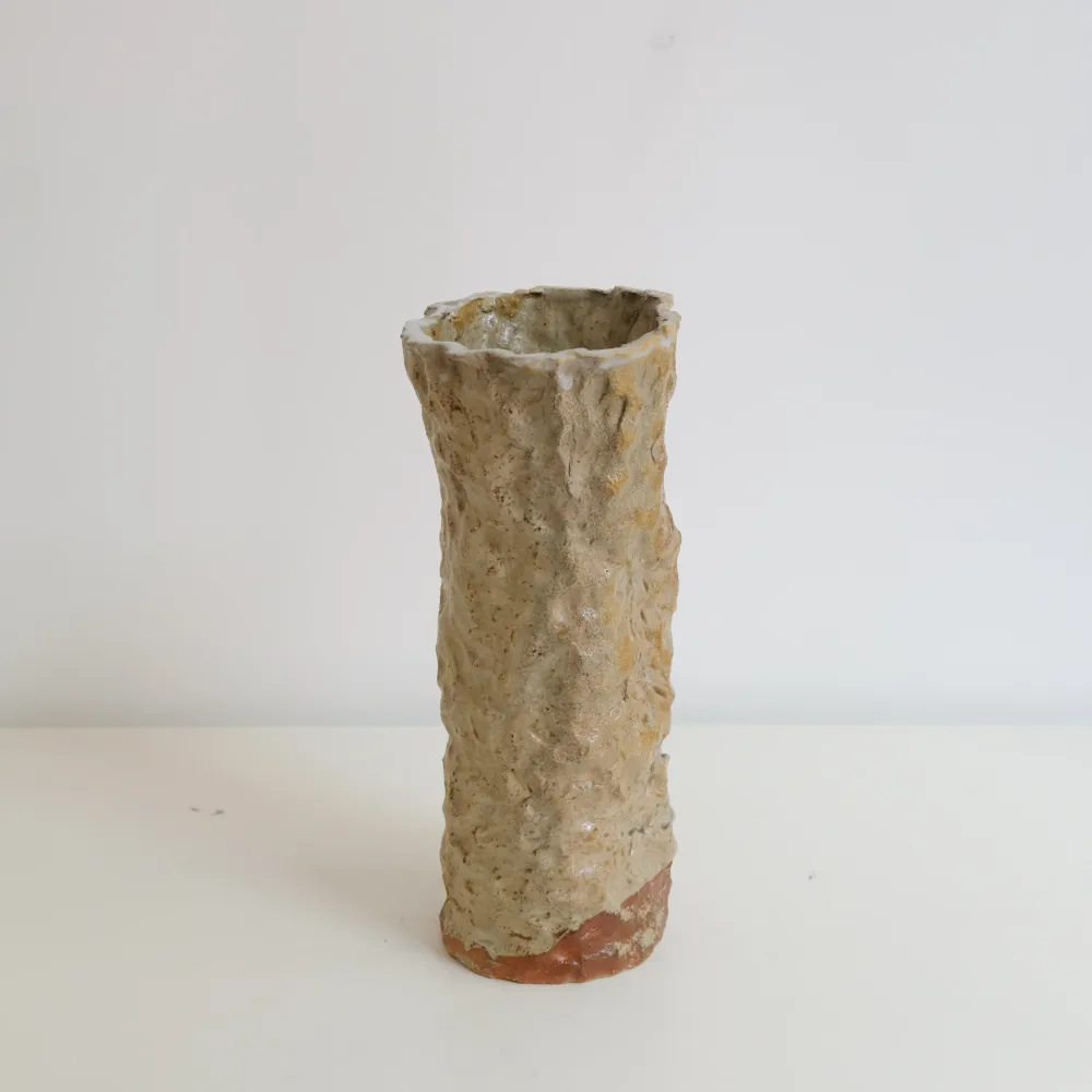 Vase tube 04 en grès H 24 cm cuisson bois - nuances de jaunes Judith Lasry