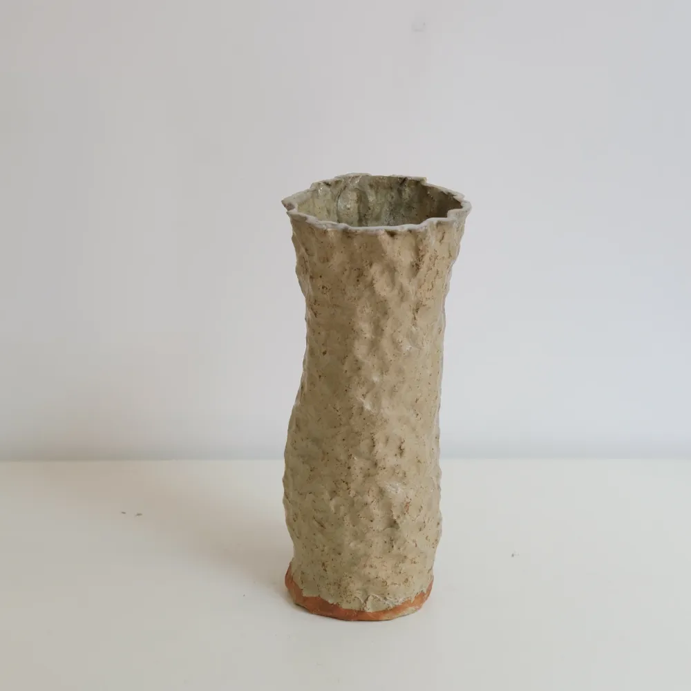 Vase tube 04 en grès H 24 cm cuisson bois - nuances de jaunes Judith Lasry