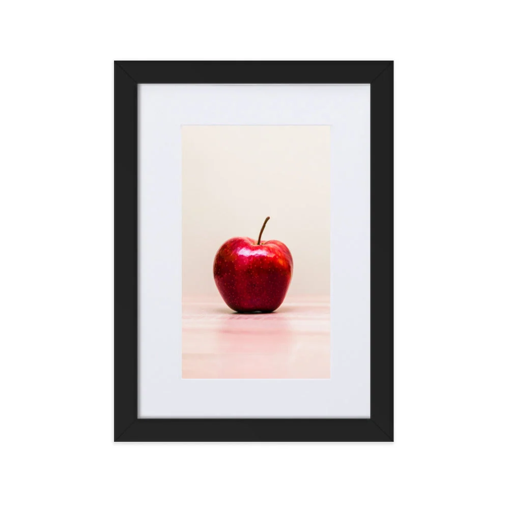Pomme Rouge - Affiche encadrée avec passe-partout Kuratoren von artlia