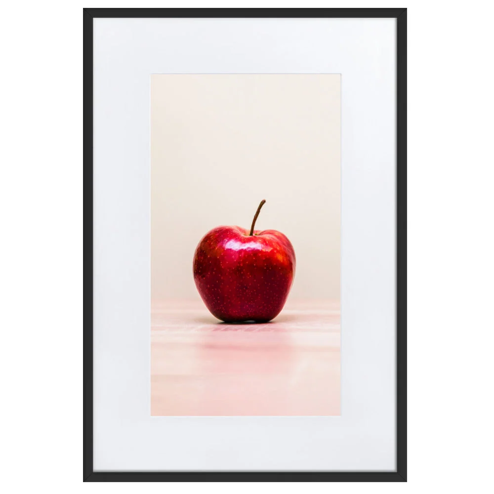 Pomme Rouge - Affiche encadrée avec passe-partout Kuratoren von artlia