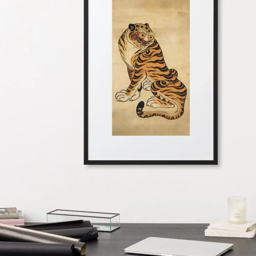 tigre amical - affiche dans un cadre avec passe-partout Kuratoren von artlia