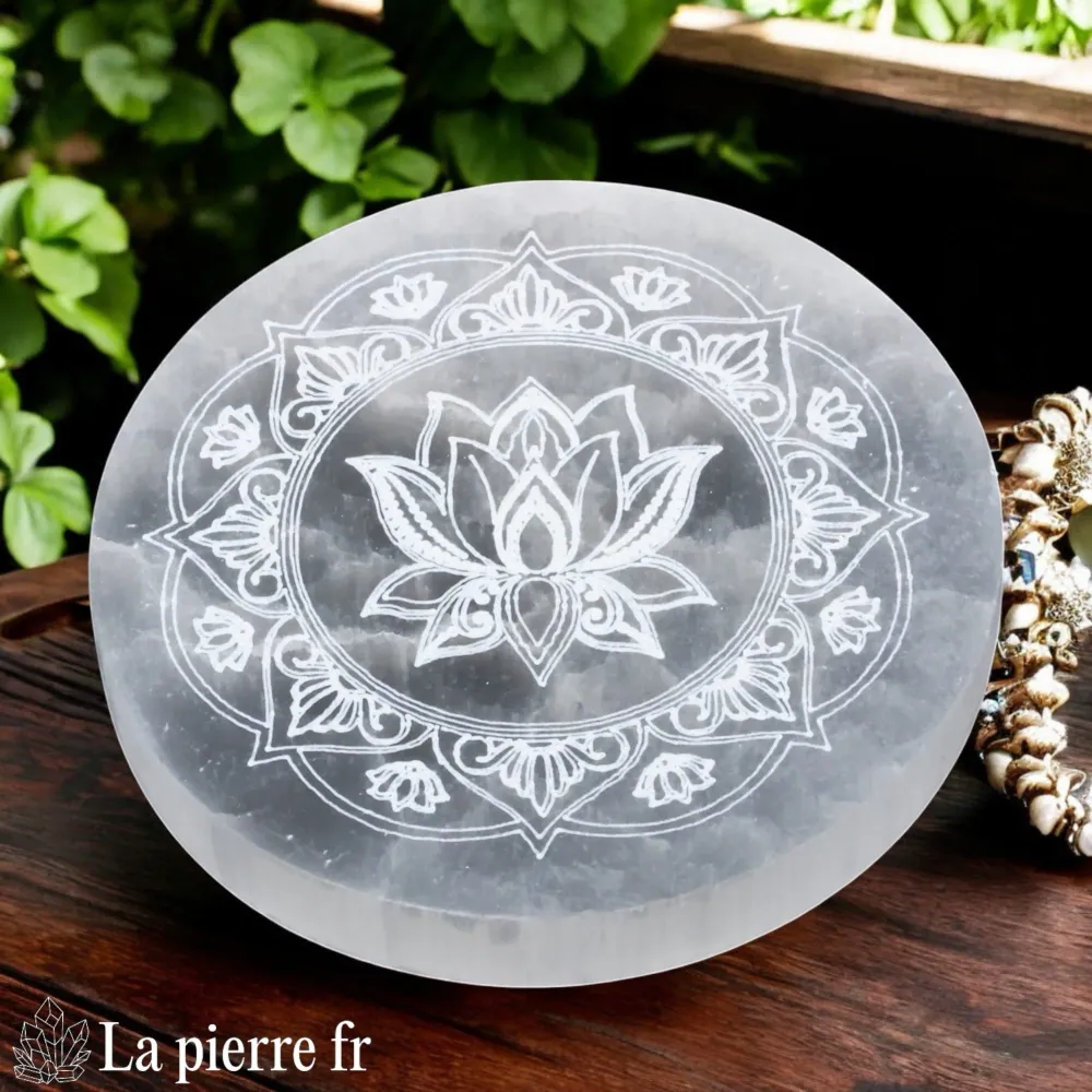 Plaque de rechargement en Sélénite Fleur de Lotus Mandala La Pierre Fr