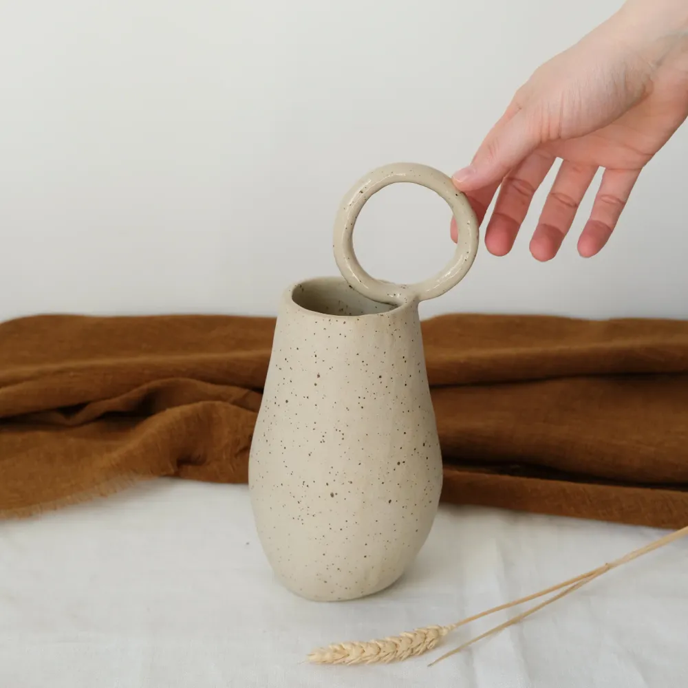 Vase 05 en grès pyrité H 24cm - Beige Léa Baldassari