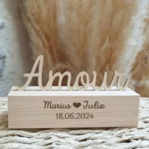 Lettrage "Amour" en bois sur socle en hêtre