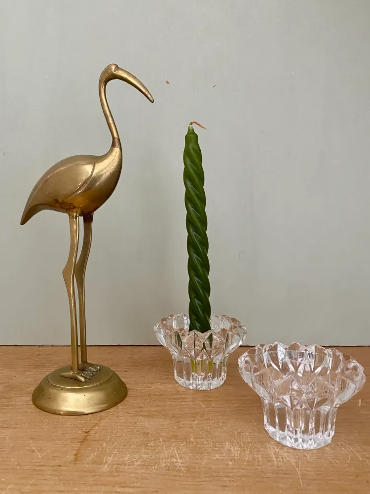 Lot de 2 bougeoirs vintage en verre moulé