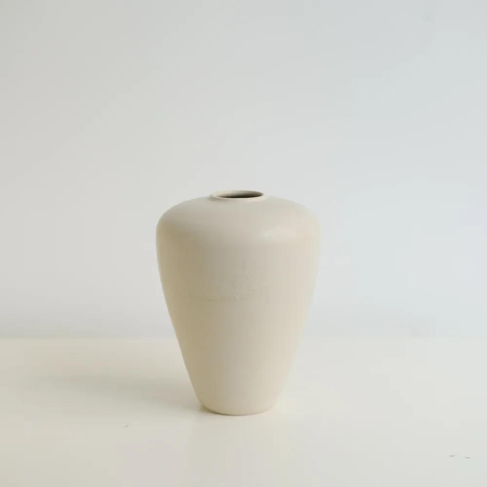 Vase en grès blanc H16cm- blanc cassé Louise Traon