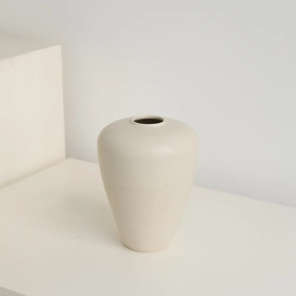 Vase en grès blanc H16cm- blanc cassé Louise Traon