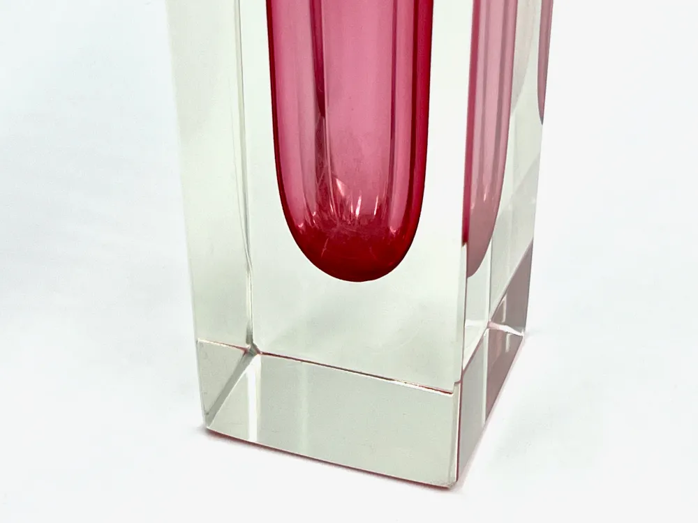 Mandruzzato (Murano, Italie) Vase bloc en verre d'art à facettes 'Quadrato' 6"