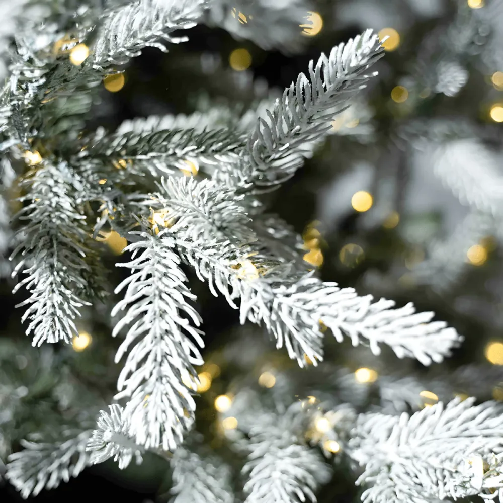 Sapin de Noël enneigé « Cristalgem » avec LED et baguette magique en PE effet tactile réaliste + PVC + flocage Milo