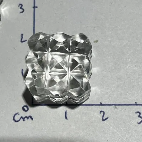 Cube d'énergie à 54 pyramides en Quartz Clair Oasis de Cristal Inc