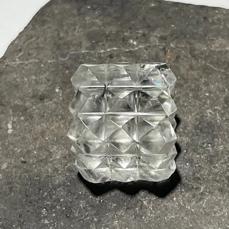 Cube d'énergie à 54 pyramides en Quartz Clair Oasis de Cristal Inc