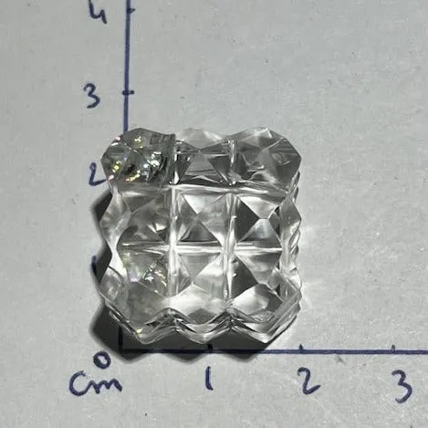 Cube d'énergie à 54 pyramides en Quartz Clair Oasis de Cristal Inc