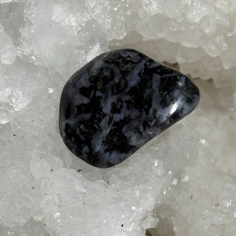 Gabbro Indigo ( Merlinite Mystique) Oasis de Cristal Inc