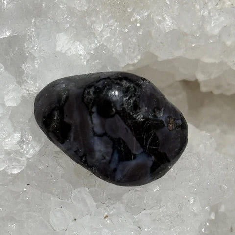 Gabbro Indigo ( Merlinite Mystique) Oasis de Cristal Inc
