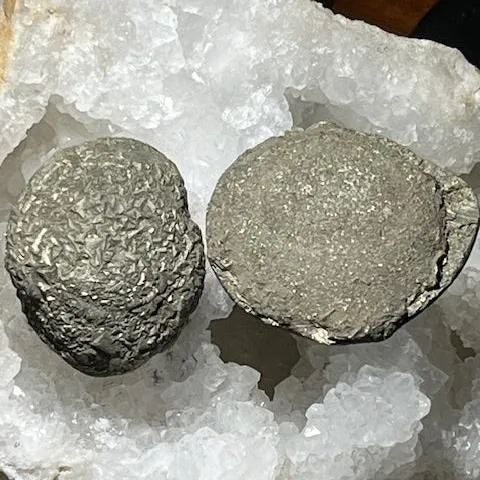 Pinas (Isis & Osiris) Très Rares Oasis de Cristal Inc