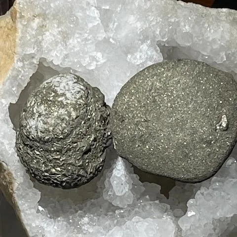 Pinas (Isis & Osiris) Très Rares Oasis de Cristal Inc