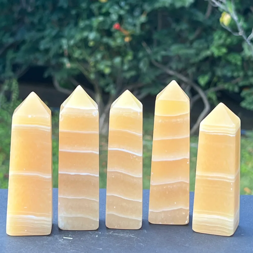 Obélisque zébré en calcite 9-10 cm