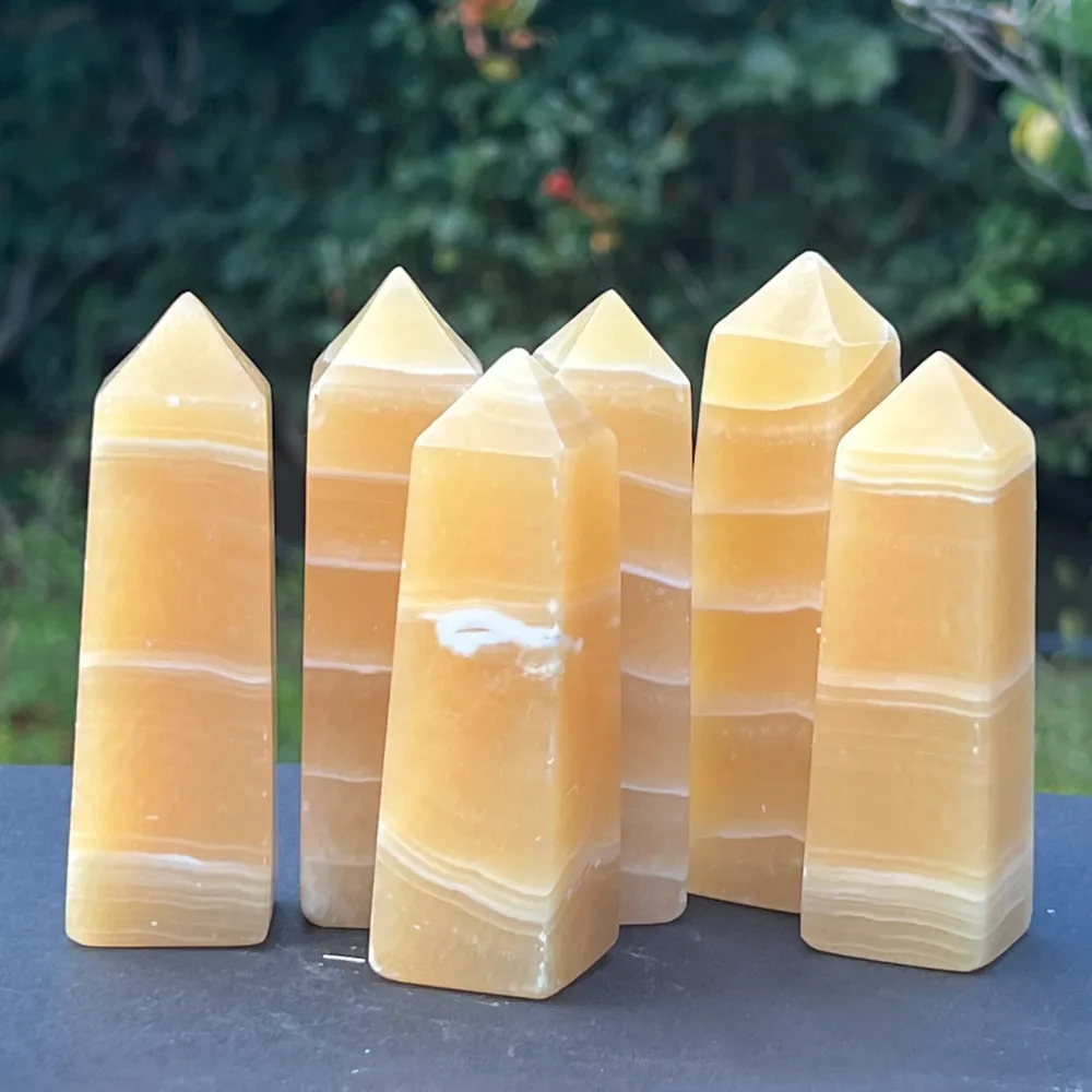 Obélisque zébré en calcite 9-10 cm