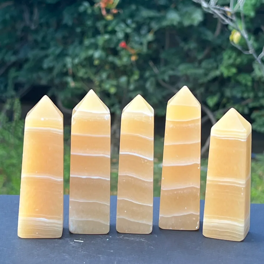 Obélisque zébré en calcite 9-10 cm