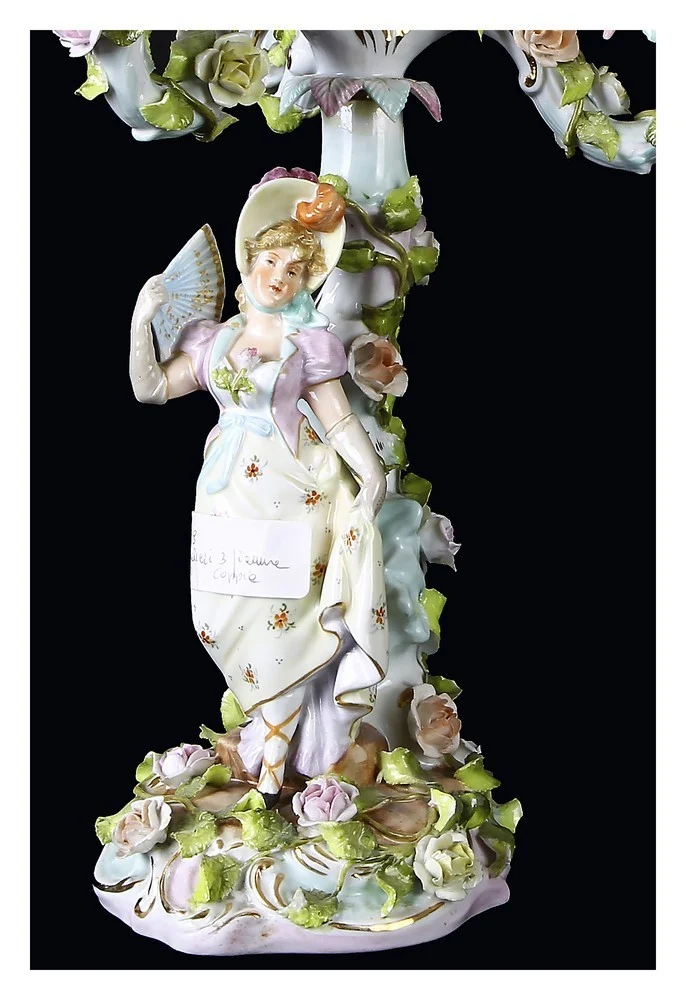 Paire de beaux bougeoirs à 5 flammes en porcelaine polychrome de fabrication Meissen