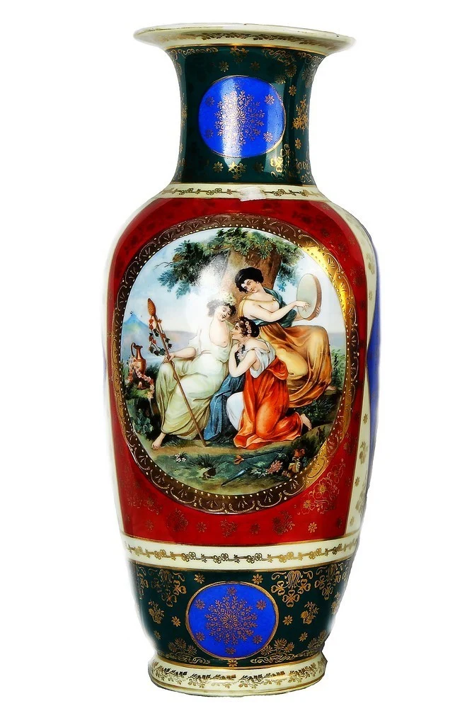 Paire de vases anciens en porcelaine de Vienne peints en polychromie