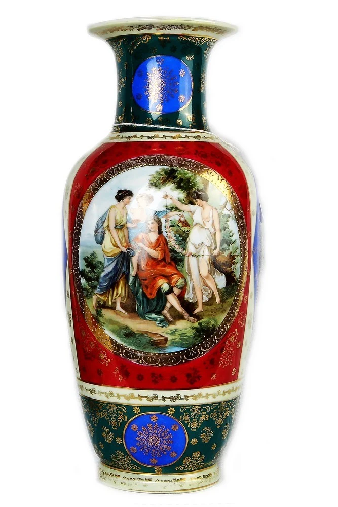 Paire de vases anciens en porcelaine de Vienne peints en polychromie