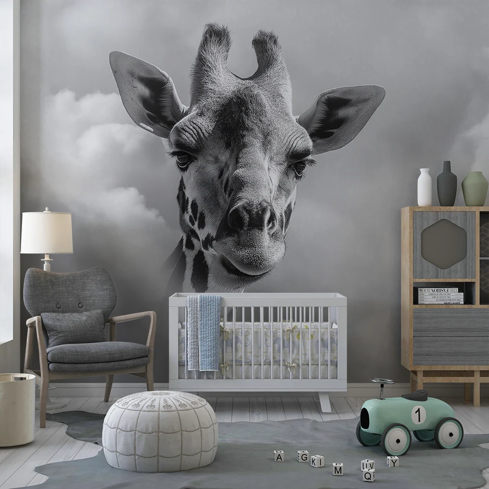 Papier peint chambre enfant | Girafe majestueuse émergeant des nuages