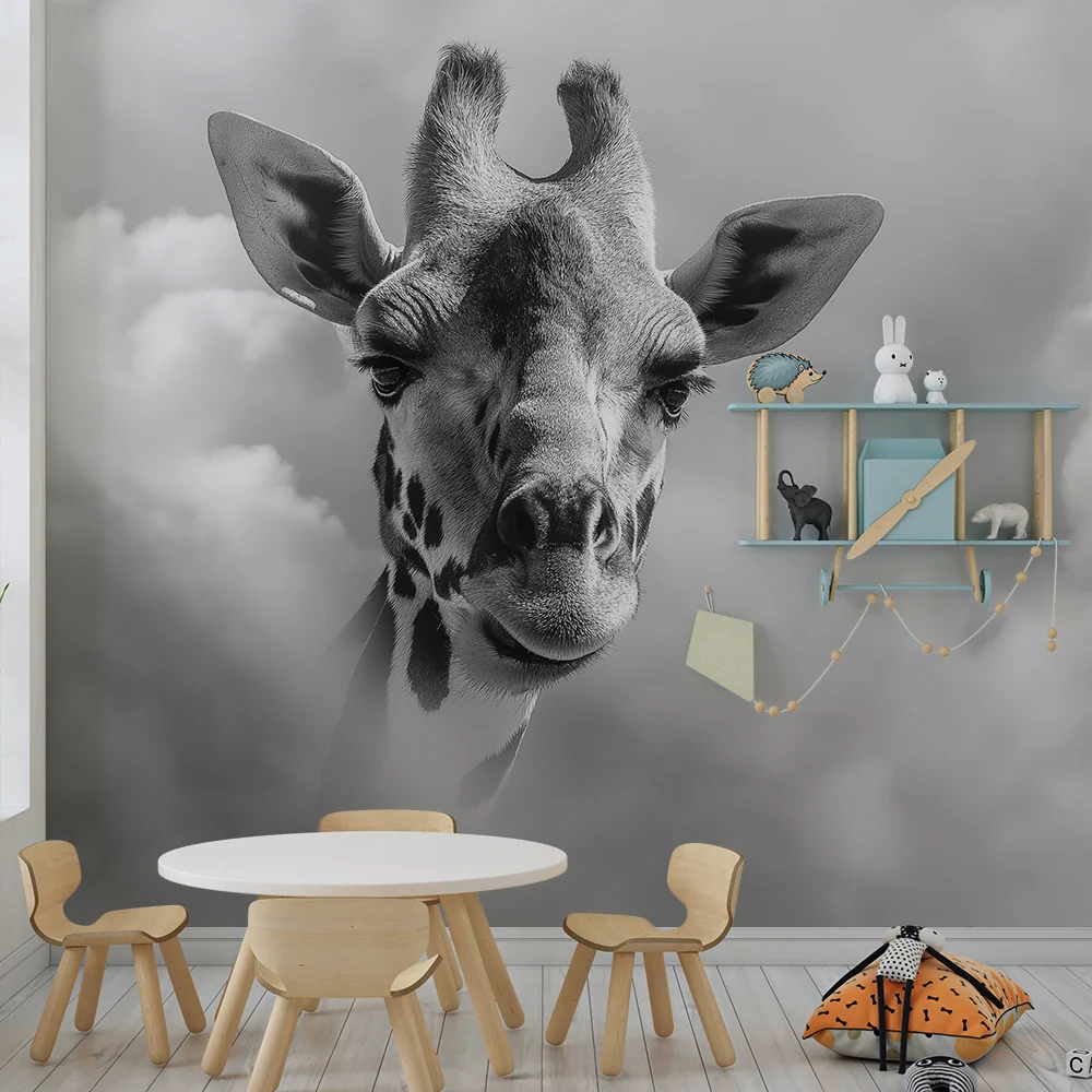 Papier peint chambre enfant | Girafe majestueuse émergeant des nuages