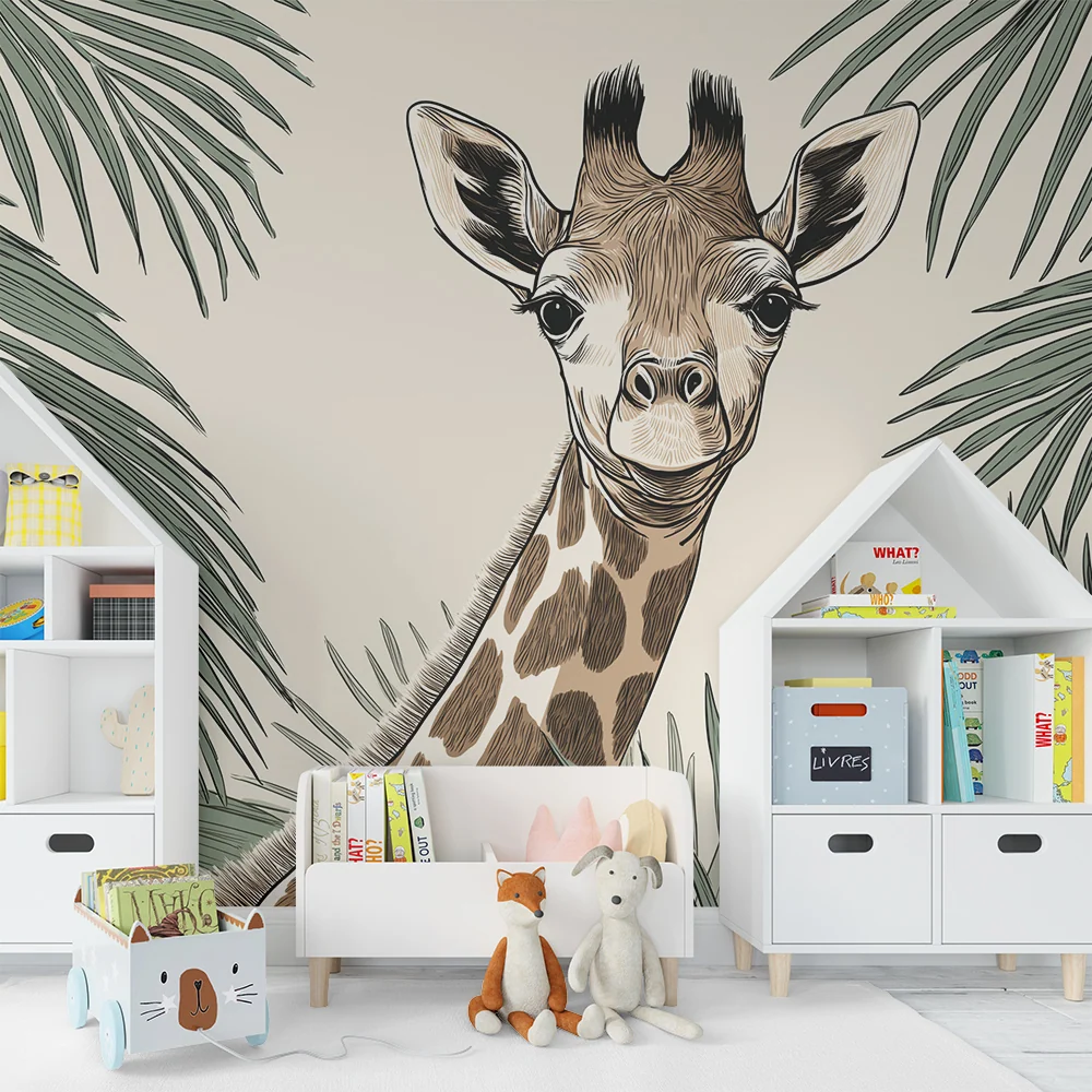 Papier peint chambre enfant | Girafe souriante entourée de feuillage tropical