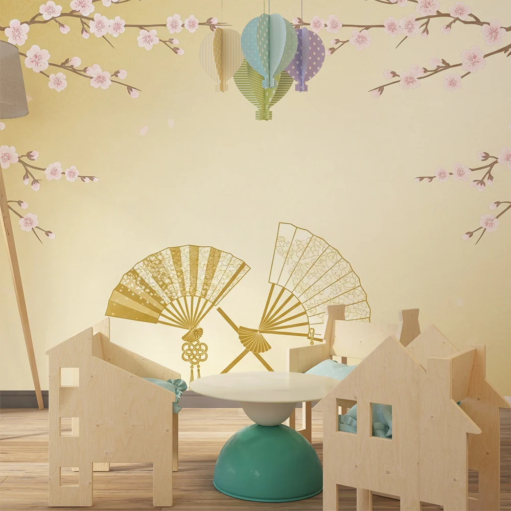 Papier peint chambre bébé | Fleurs de cerisier et éventails dorés sur fond doux