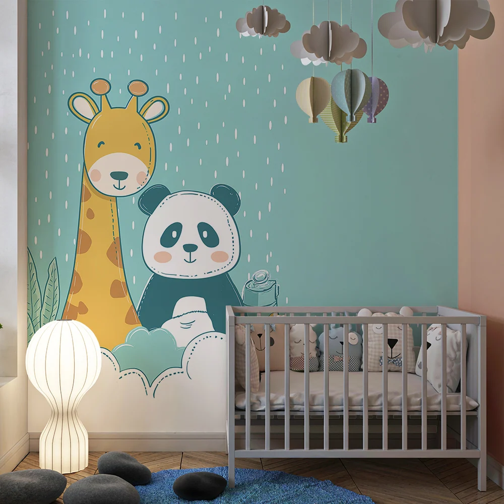 Papier peint chambre bébé | Girafe et panda sous la pluie avec nuages doux
