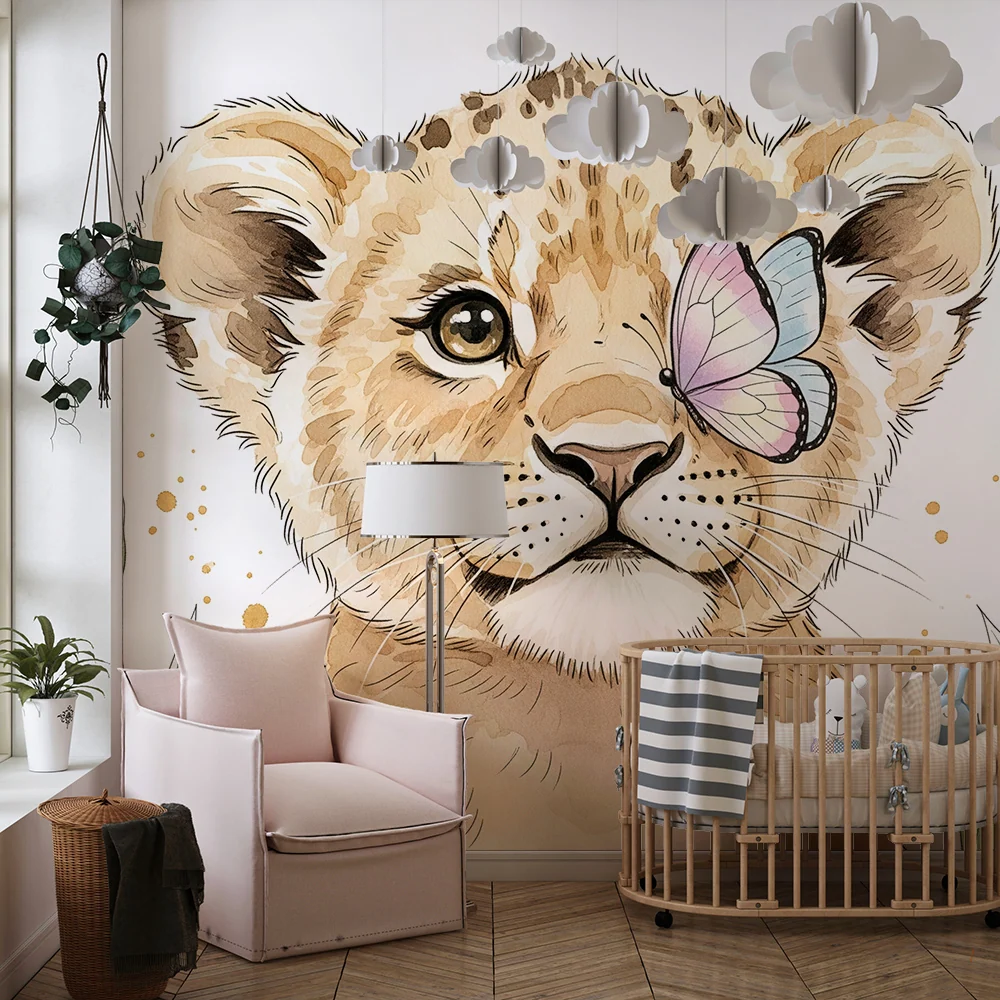 Papier peint chambre bébé | Lionceau adorable avec un papillon coloré