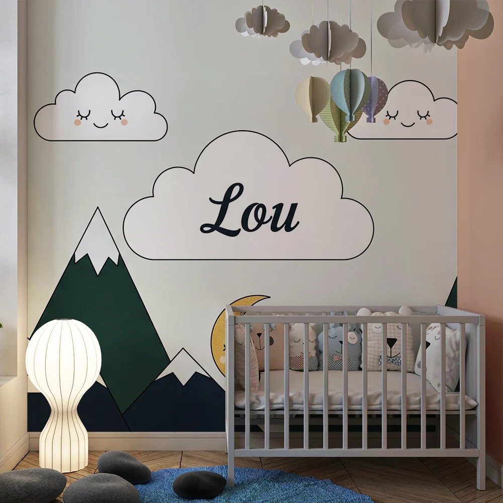 Papier peint chambre bébé | Montagnes douces et nuages souriants Lou