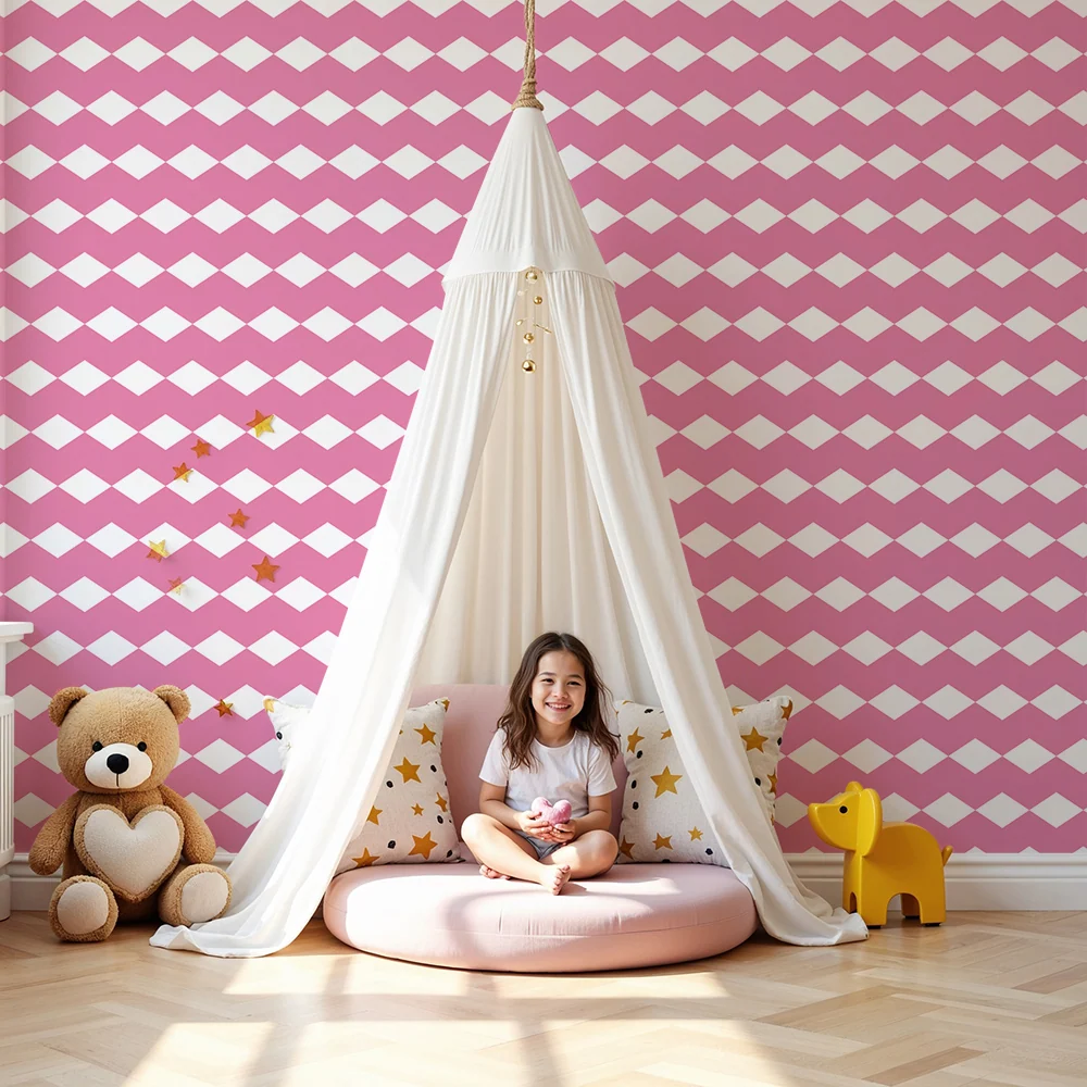 Papier peint chambre bébé | Motif losanges roses et blancs pour une ambiance douce