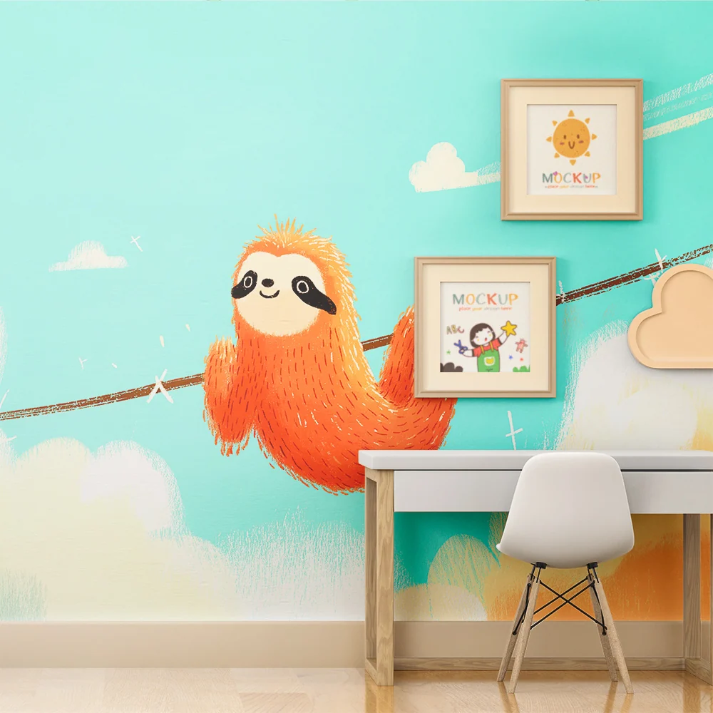 Papier peint chambre bébé | Paresseux joyeux dans un ciel bleu avec des nuages doux