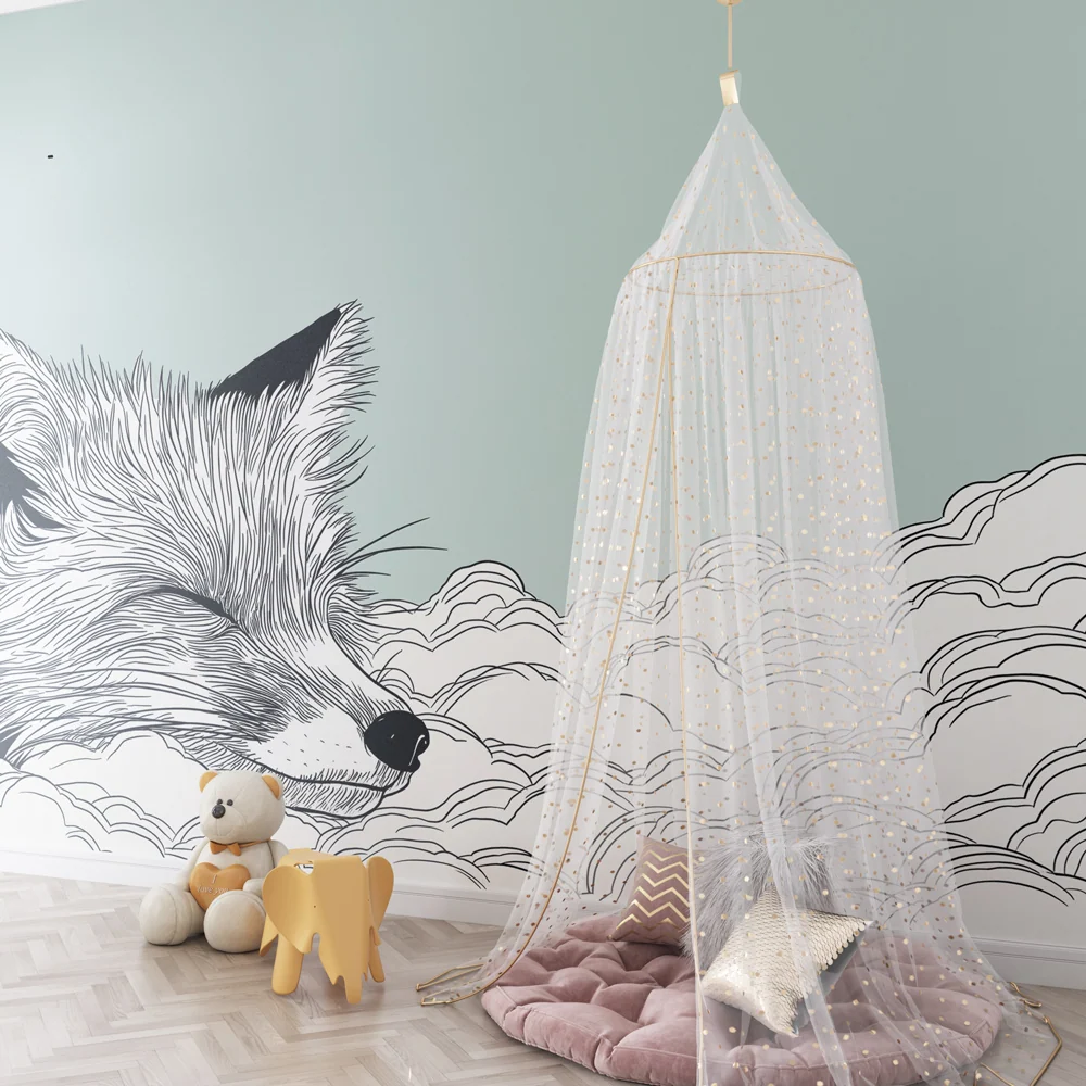 Papier peint chambre bébé | Renard endormi parmi les nuages fond vert doux
