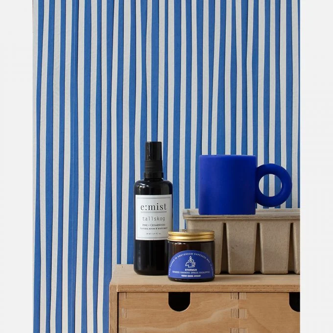 Papier peint rayé bleu cobalt - Studio Ditte