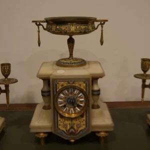 Pendule de table française antique avec chandeliers des années 1800