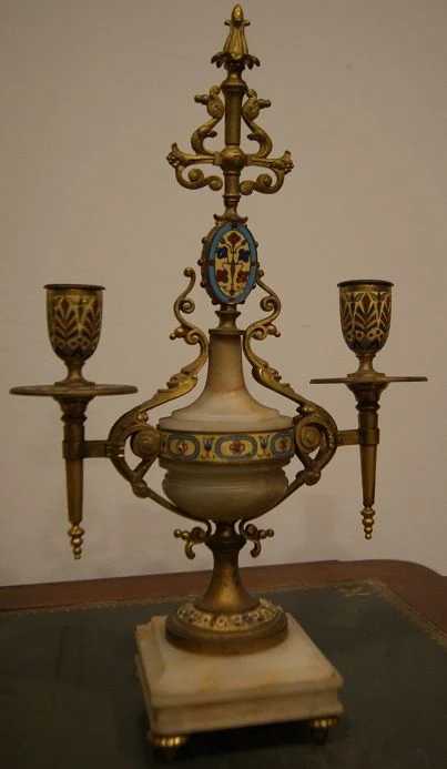 Pendule de table française antique avec chandeliers des années 1800