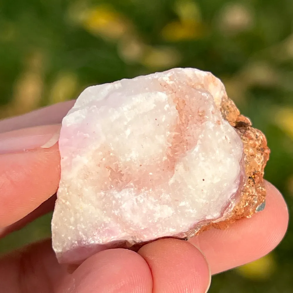Pierre brute rose aragonite modèle 23
