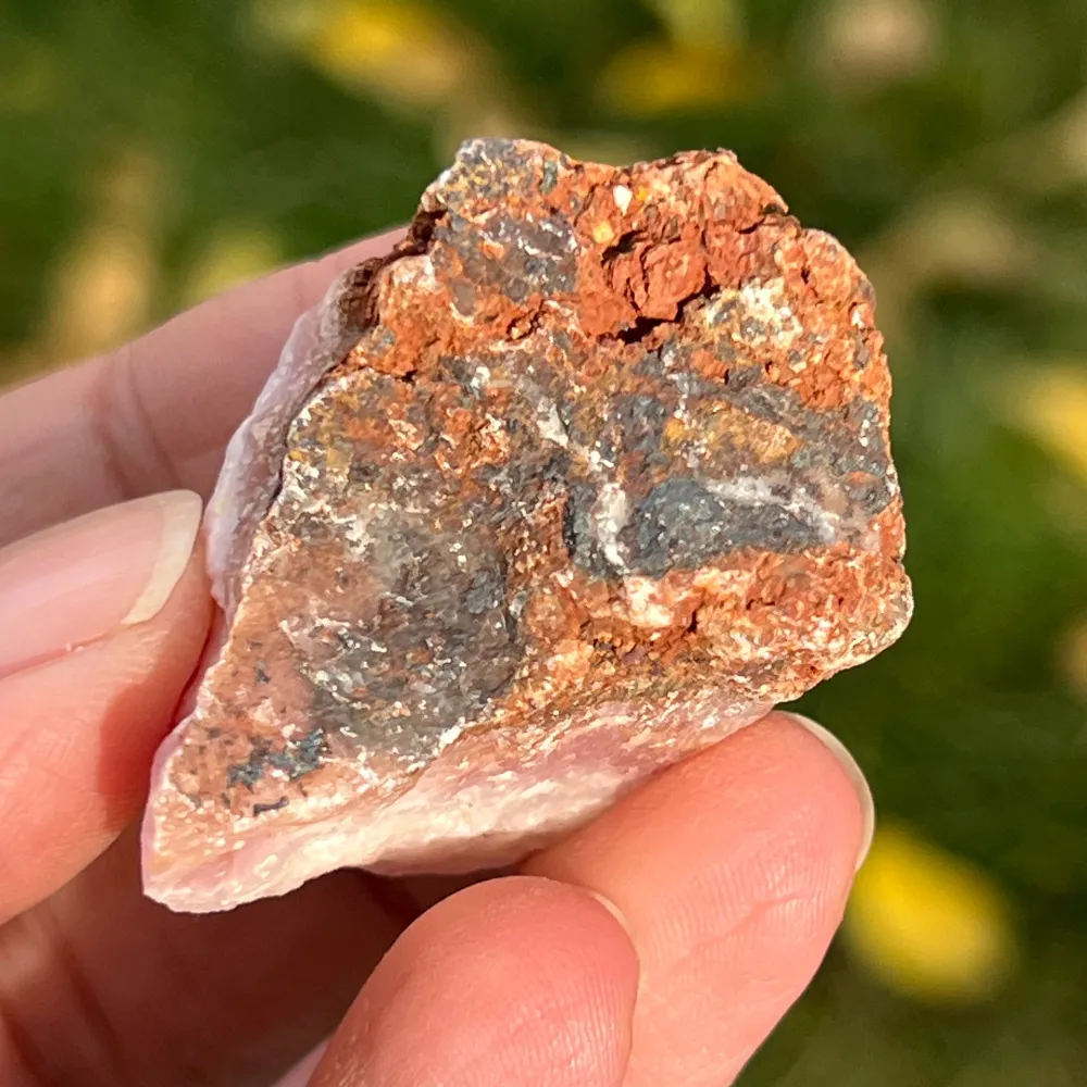 Pierre brute rose aragonite modèle 23