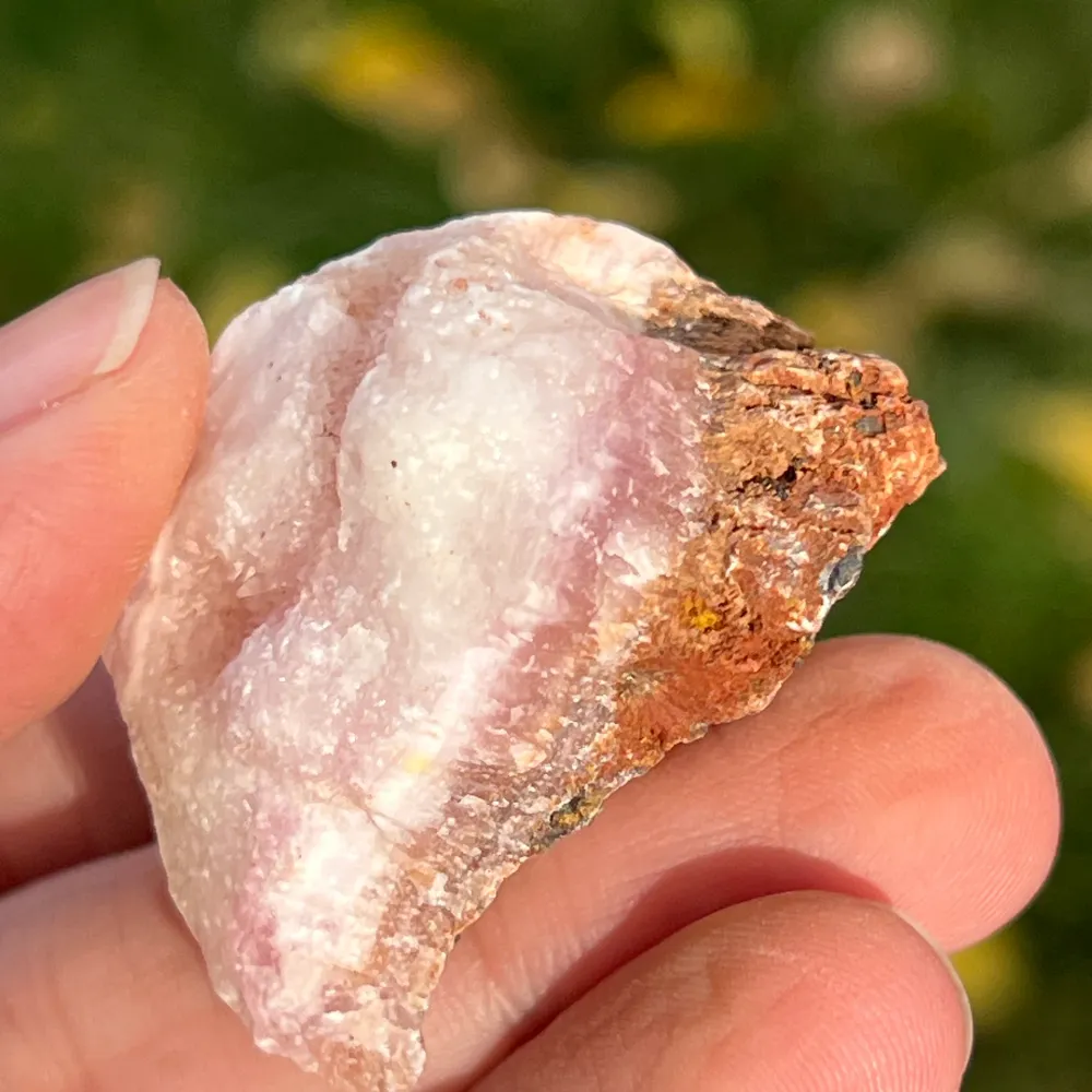 Pierre brute rose aragonite modèle 23