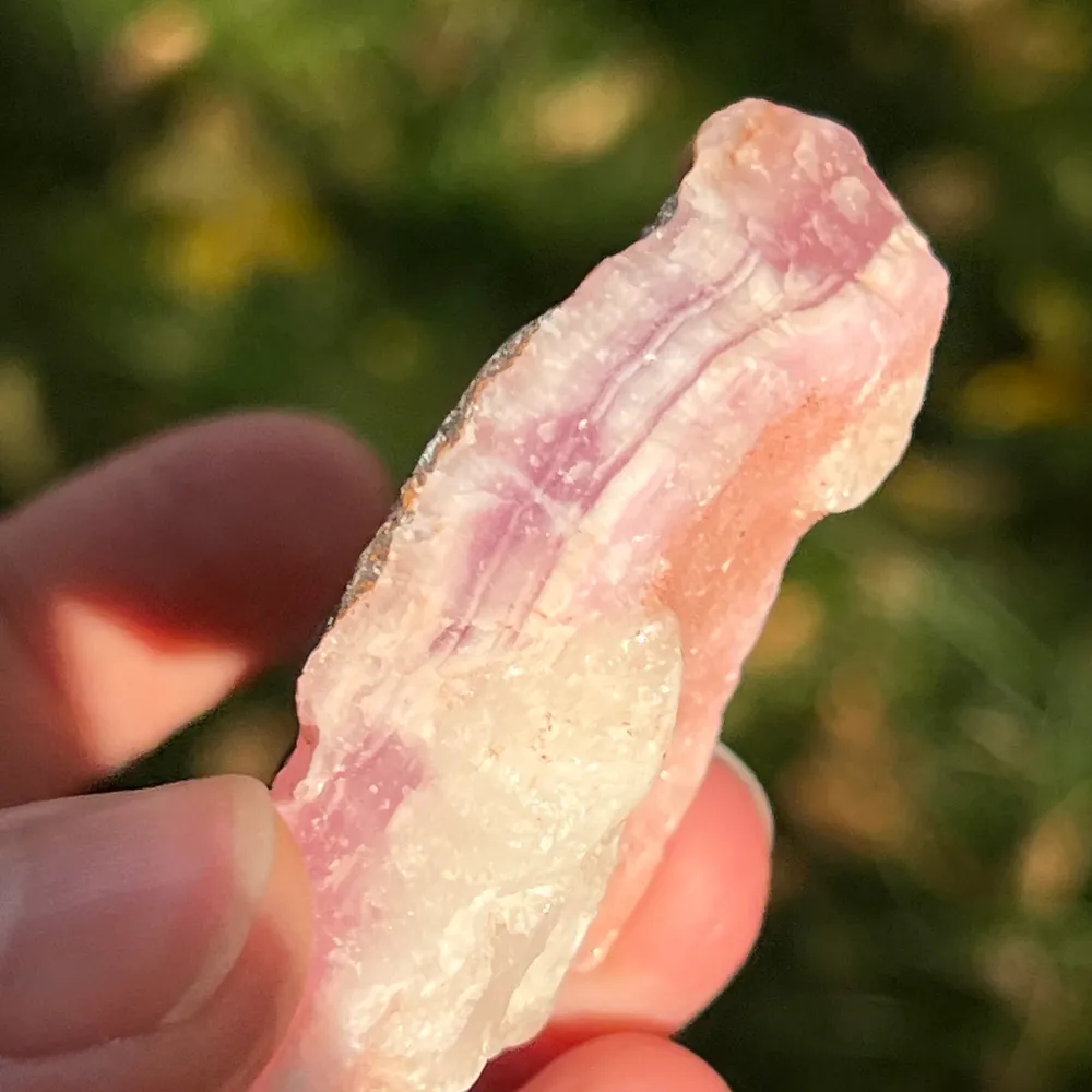 Pierre brute rose aragonite modèle 32