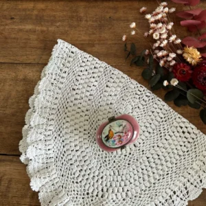 Pilulier en porcelaine P., motifs oiseaux et fleurs