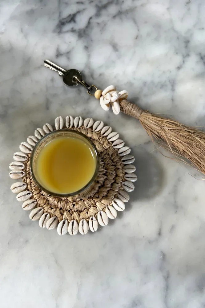 Le Pompon En Raffia Et Coquillages Caouri