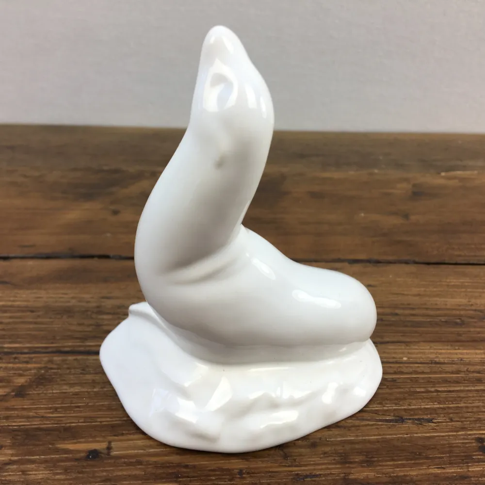 Sceau « Figures - Glaçure blanche » de Poole Pottery