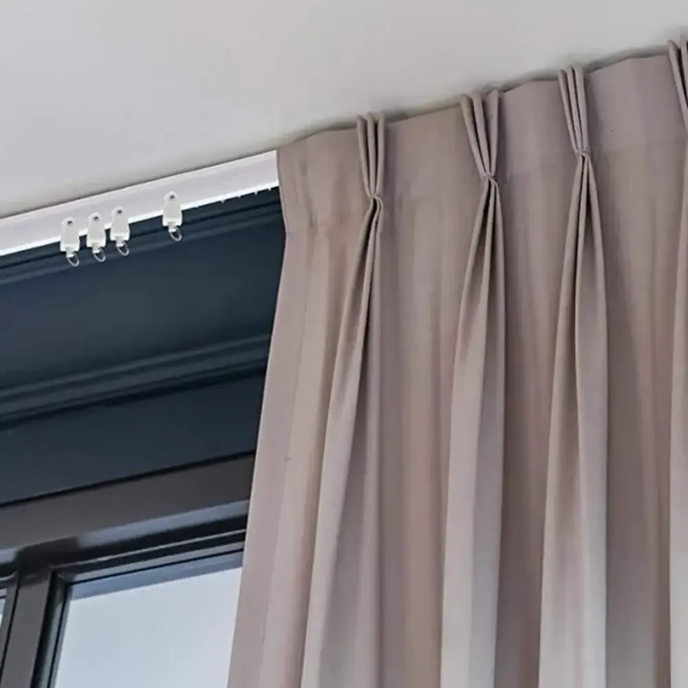 Rail de rideau coulissant flexible pour plafond - Système silencieux et pliable pour séparation de pièce