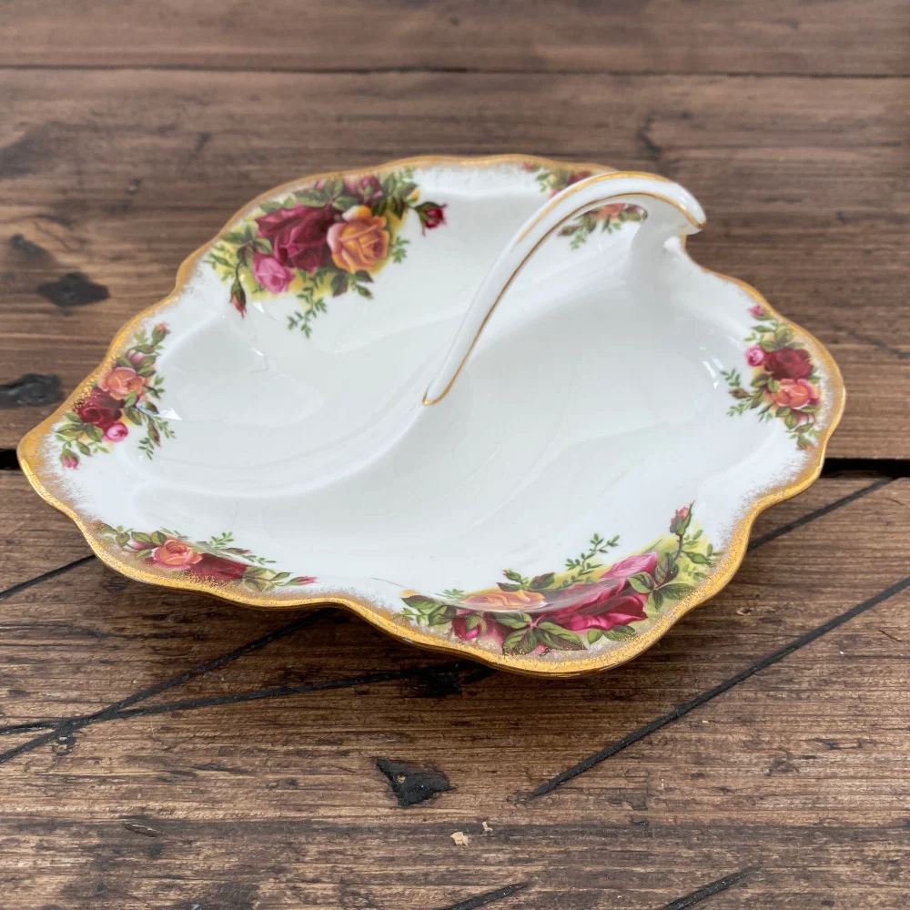 Royal Albert « Old Country Roses » Plat à feuilles avec poignée