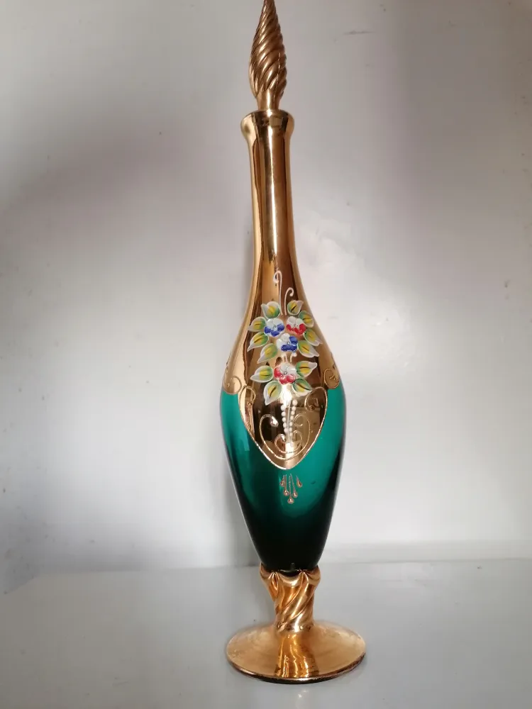 Carafe en verre soufflé de murano, peinte et doré à l'or fin Salle des Ventes La Découverte