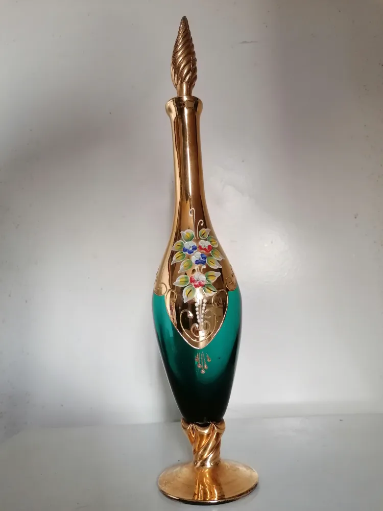 Carafe en verre soufflé de murano, peinte et doré à l'or fin Salle des Ventes La Découverte